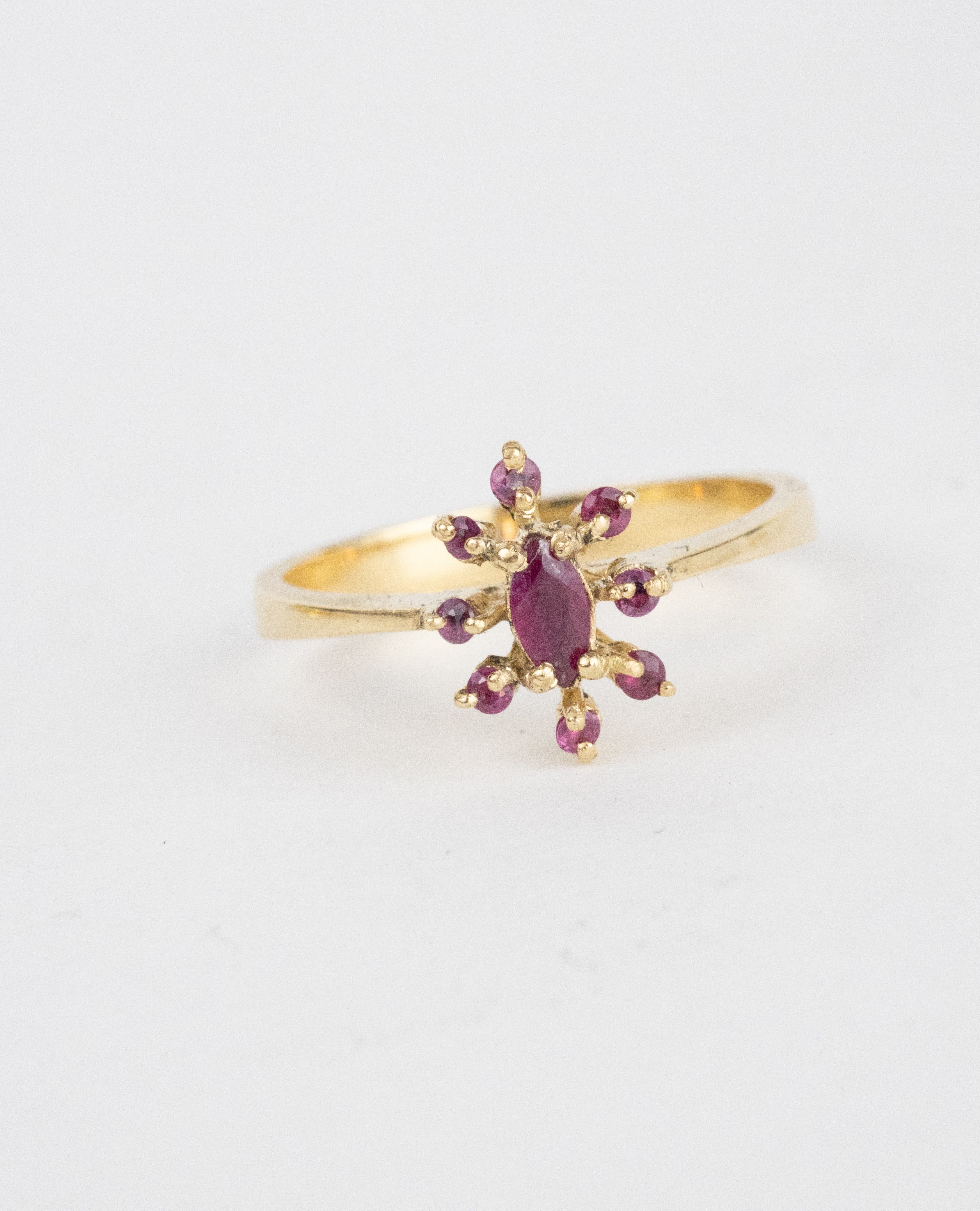 Anillo flor de rubí / TALLA 6 / 9 Rubíes / Oro 18 K