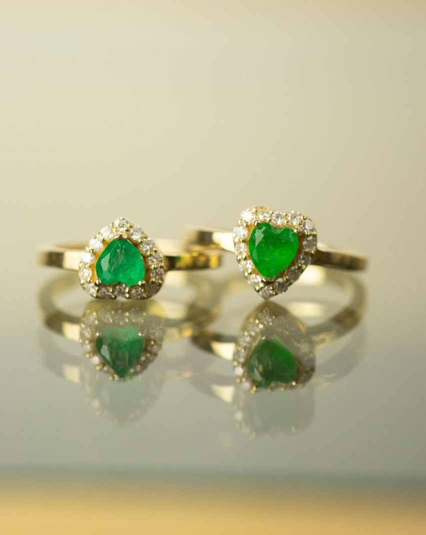 Anillo corazón de esmeralda & diamantes / TALLA 6 / 1 Esmeralda / 14 Diamantes / Oro 18 K