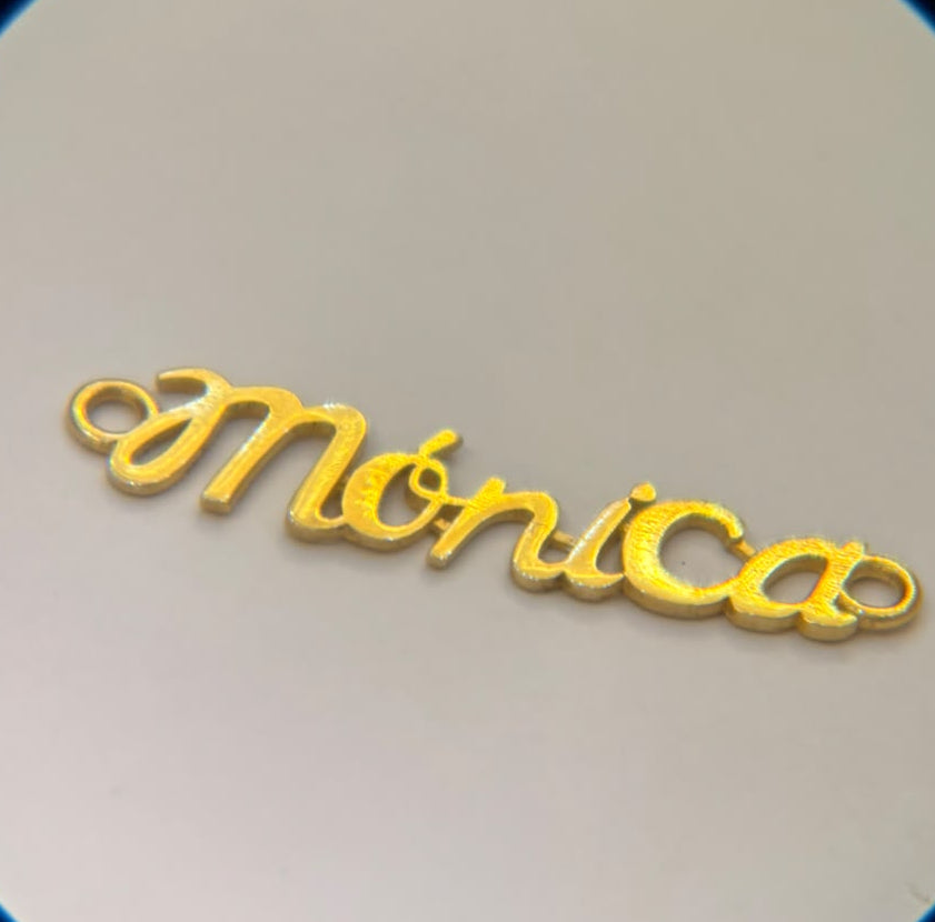 Mónica
